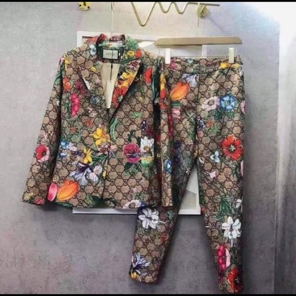 Business Suit - Picture 3 of 7